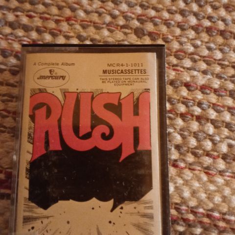 Selger Rush Debut album på Kassett