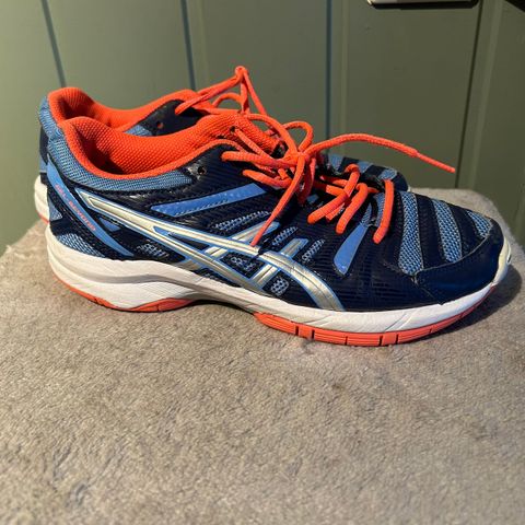 Meget pent brukte Asics sko str. 37,5 selges