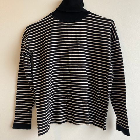Stripete Genser / Striped Sweater