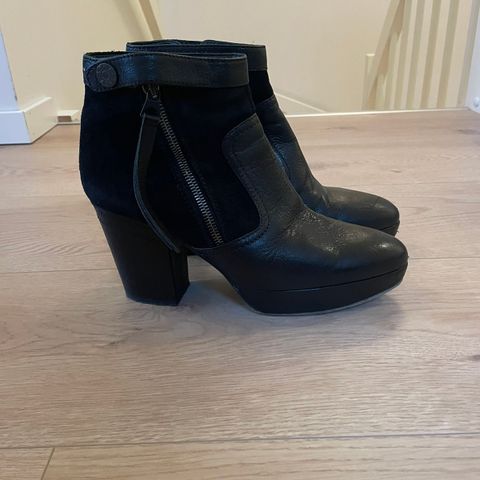 Acne track boots str 38