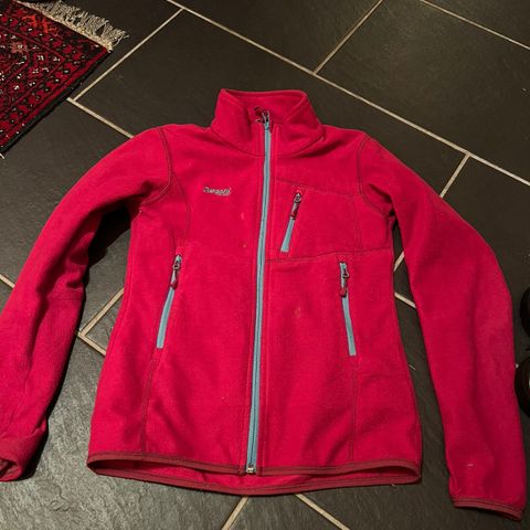 Pent brukt Bergans-fleece str 152 selges da for liten.