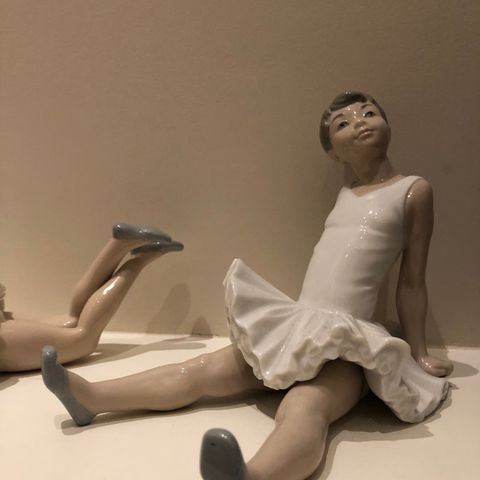 Nao porcelain - Amusing ballet