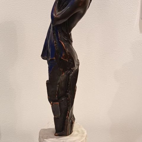 Ubeskrivelig vakkert bronse Marga stor figur fra Paor.