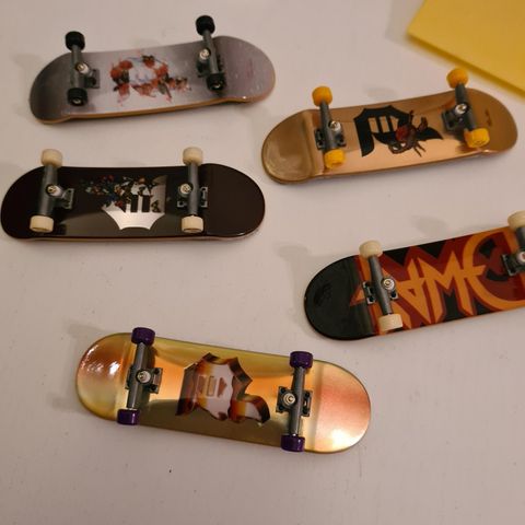 Tech deck finger skateboard og rampe