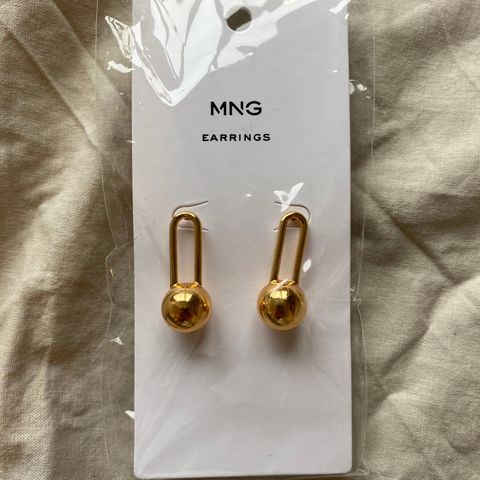 Mango ørepynt / Mango earrings