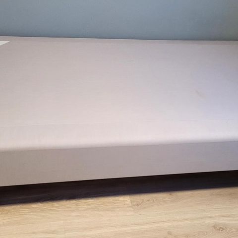 Brukt Seng  fra Ikea 90 x 200 + overmaddrass