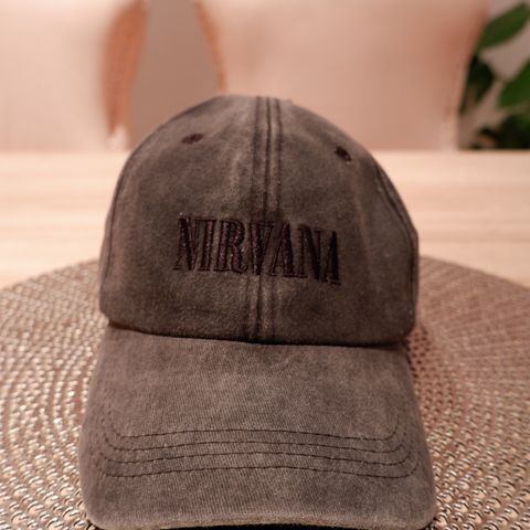 Nirvana Svart Caps