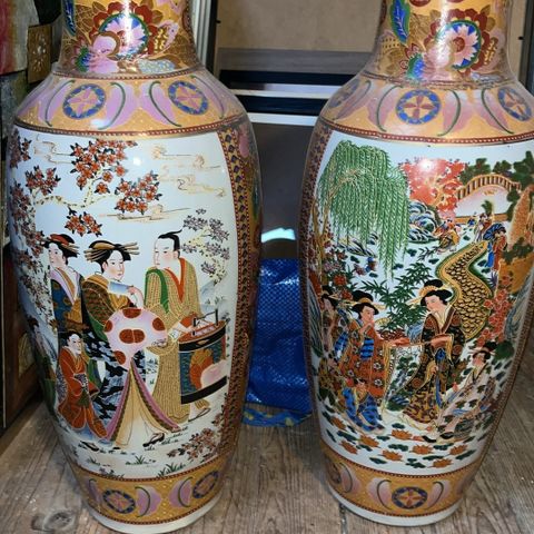 Keramik, 1 par antikke vaser,  Japanske motiver