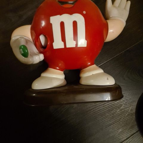 M&M