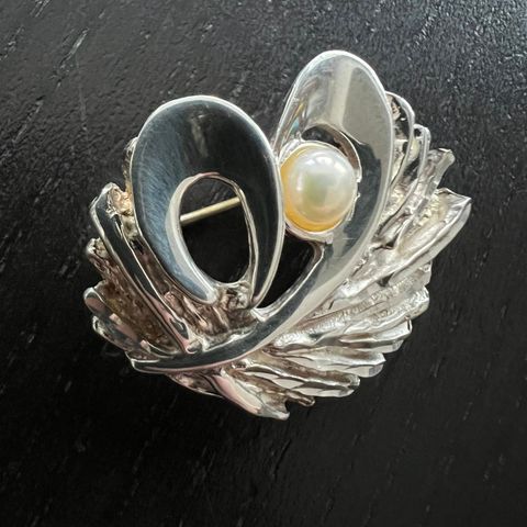 Sølvnål/brosje med perle 925s, aha design