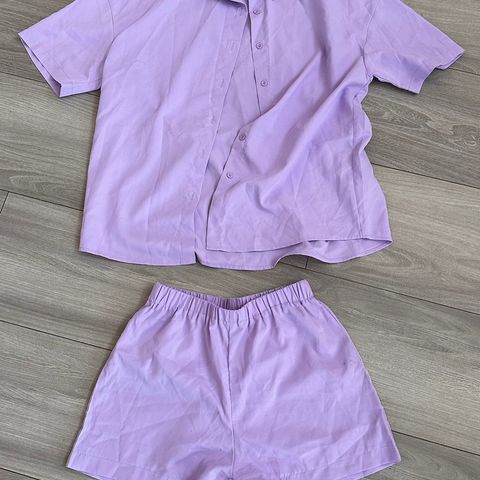 Sommerlig oversized sett i skjorte/shorts i lavendel/lilla str S fra Shein!