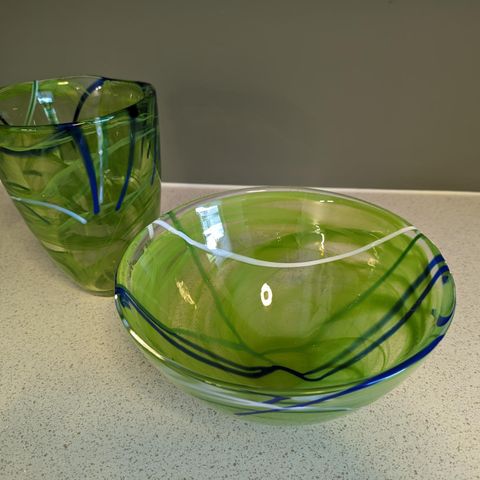 Kosta boda kontrast grønn vase og skål.