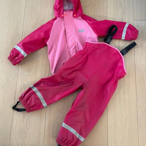 Regntøy fra Helly Hansen, rosa farge. Str. 92.