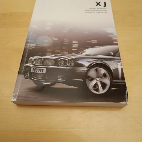 Jaguar XJ Owners handbook. 2007-2008