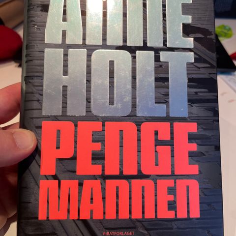 Anne Holt - Pengemannen