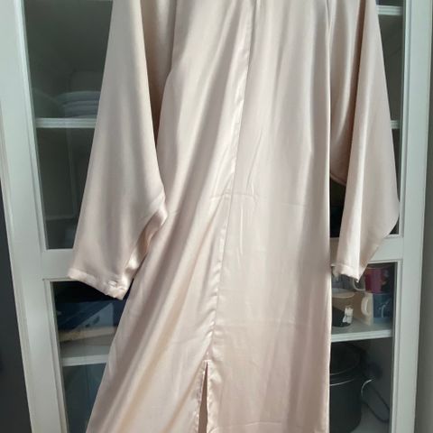 Lys beige kjole fra H&M