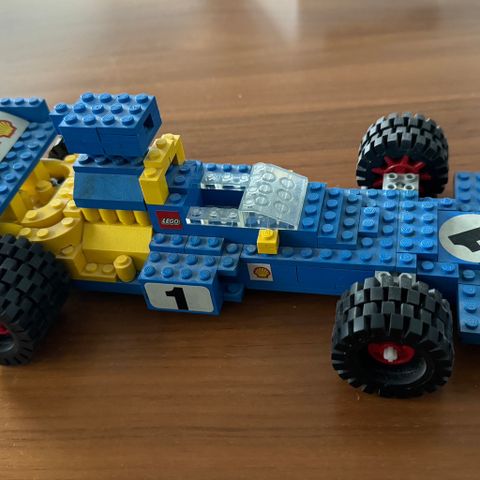 Lego 392 Formula 1 racerbil fra 1975 komplett med instruksjoner