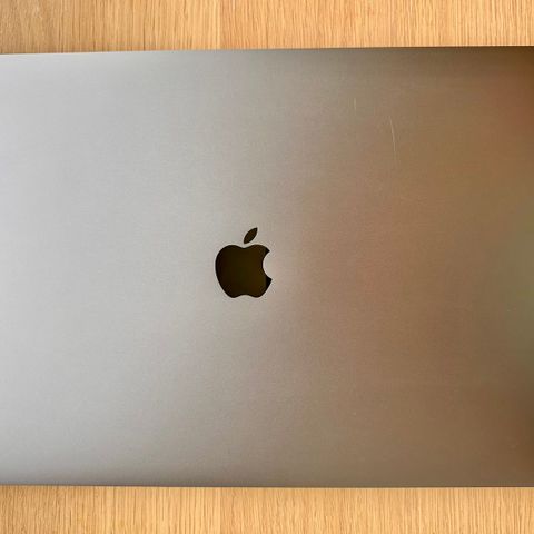 MacBook Pro (2018) / 512Tb SSD / 16Gb RAM / God stand og som nytt batteri