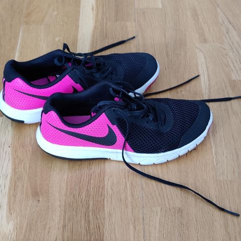 Nike hallsko. Str 37,5.