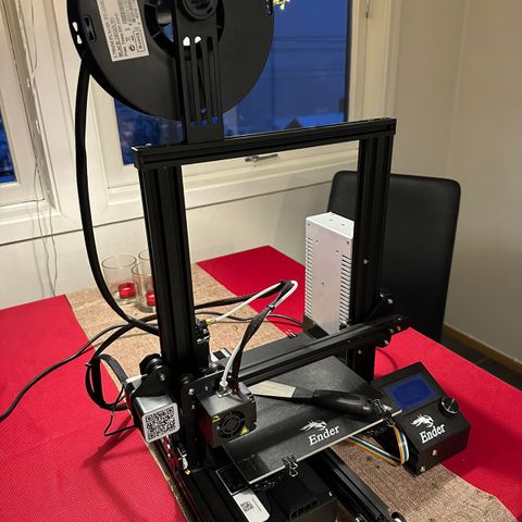 3D-Printer Creality Ender-3 med filament