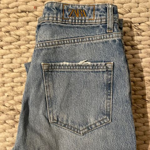 Zara Straightleg jeans