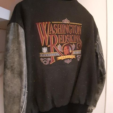 Vintage jakke med Washington Redskins-logoer