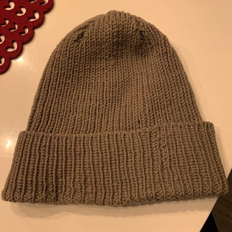 Hjemmestrikket beanie