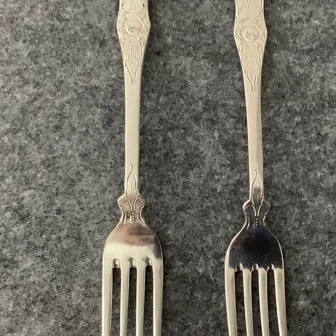 To gafler i sølvplett, 40 g