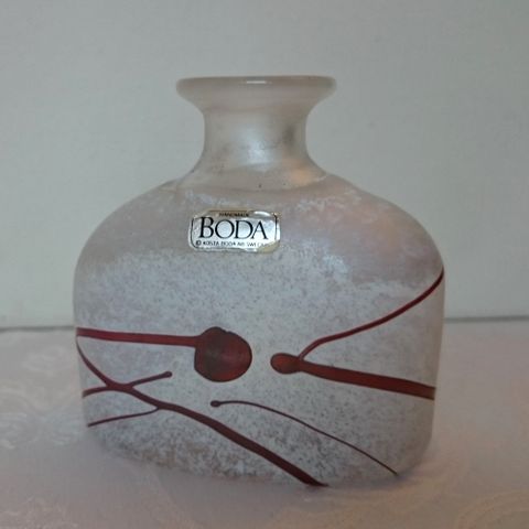 Kosta boda vase/flaske signert Bertil Valien