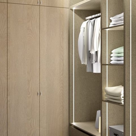 SKREDDERSY DIN GARDEROBE. SOLIDE MATERIALER , FLOTT DESIGN