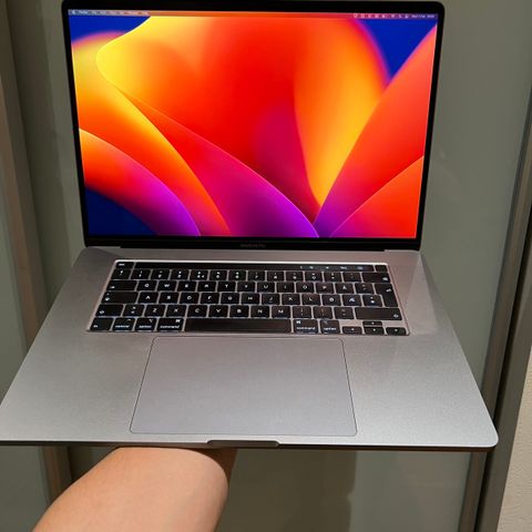 MacBook Pro 16" - 1 tb SSD - 32gb RAM -