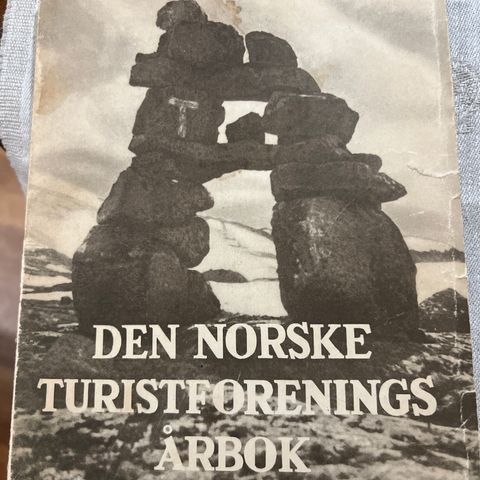 DEN NORSKE TURISTFORENINGENS ÅRBOK - 75 ÅR 1943