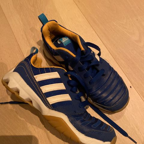 ADIDAS, hallsko/ hpndballsko/ innendørssko, str 34