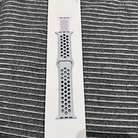 Apple watch Nike sport band Platinum/Black  42/45/49mm