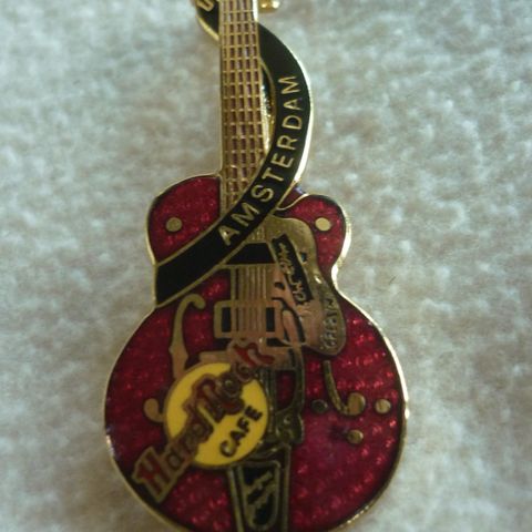 Hard Rock Cafe Amsterdam - Eddie Cochran Dead Rocker Red Gretsch gitar pin.