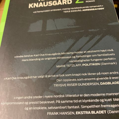 Min kamp 2 av Karl Ove Knausgård til salgs.