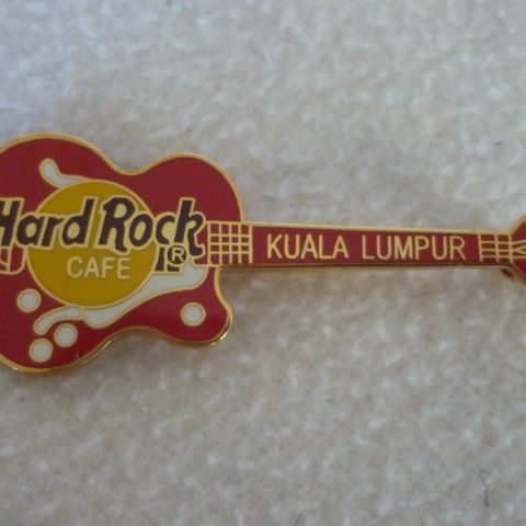 1990s Hard Rock Cafe Kuala Lumpur, Malaysia - Gibson Byrdland gitar pin.