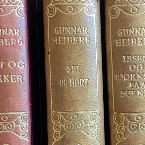 Jeg selger tre av bøkene med Gunnar Heibergs artikler og essays