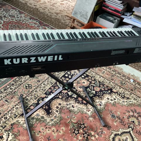 Kurzweil K1000 workstation synthesizer