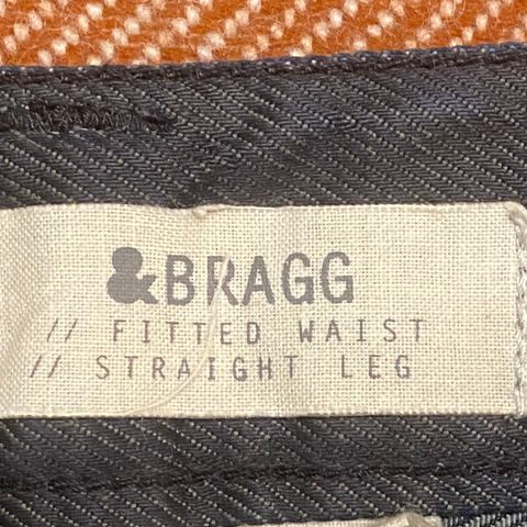 & BRAGG JEANS - SORT