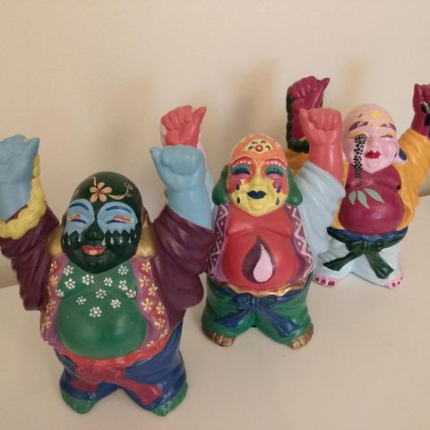 3 håndmalte buddhaer