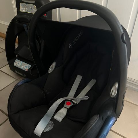 Maxi Cosi cabriofix bilstol med easy fix base