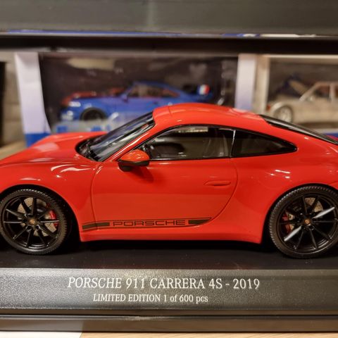 Porsche 911 Carrera 4S 1:18