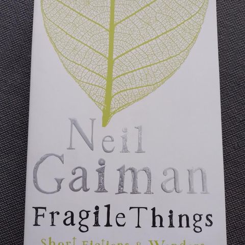 FRAGILE THINGS - Neil Gaiman