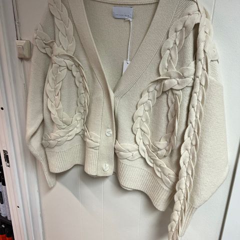 Alva cardigan fra One and other. Str M