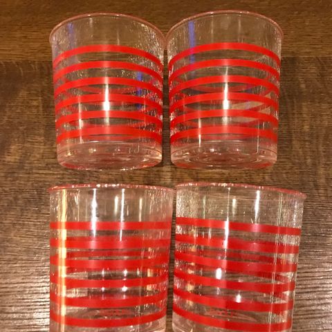 Bodum. Swiss made.  4 stk.  retro glass i hard plast.. riper..(.8 x 8) 80 tallet