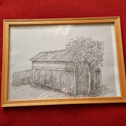 Bilde med ramme, Sort/hvitt tegning - kulltegning av gammelt uthus Notodden