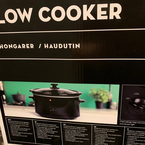 Slow cooker