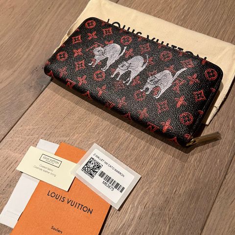 Louis Vuitton Catogram Zippy Wallet