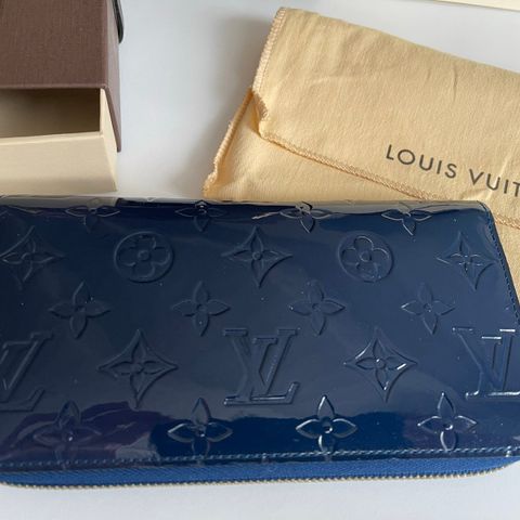 Louis Vuitton Zippy Wallet